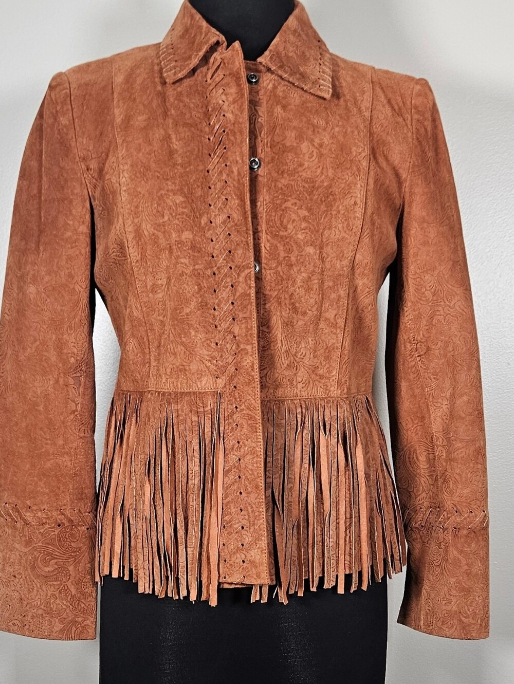 Vintage Suede Fringed Western Jacket Snap front Lined Lamb Suede Embossed 6